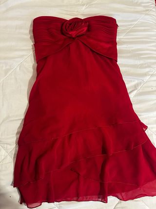 Vestido elegante rojo con volantes
