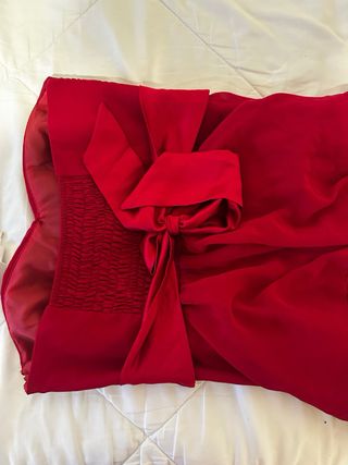 Vestido elegante rojo con volantes