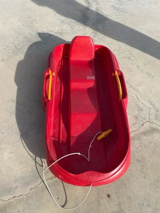 Trineo rojo para nieve doble