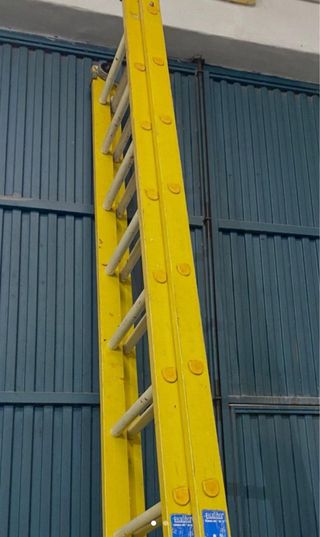 Escalera Profesional Doble Electricista