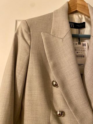 Americana cruzada Zara beige