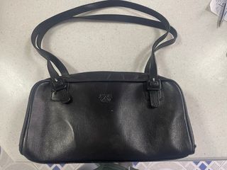 Bolso negro de colgar piel