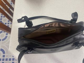 Bolso negro de colgar piel