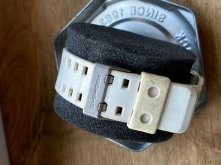 Reloj Casio G-Shock Blanco y Morado