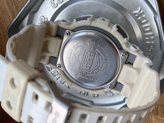 Reloj Casio G-Shock Blanco y Morado