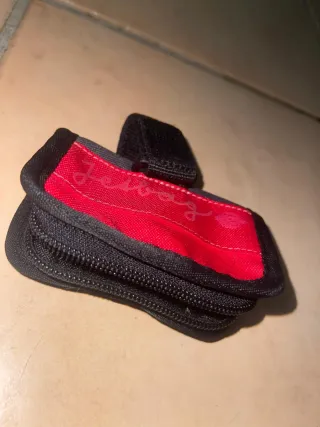 Astuccio Lauda Products nero e rosso