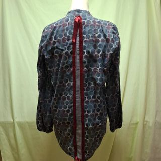 Blusa cuello mao estampada