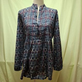 Blusa cuello mao estampada