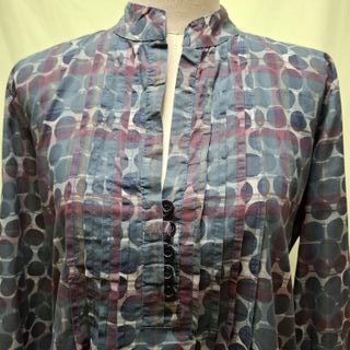 Blusa cuello mao estampada