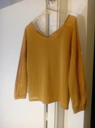 Blusa amarilla manga larga ,usado  una vez