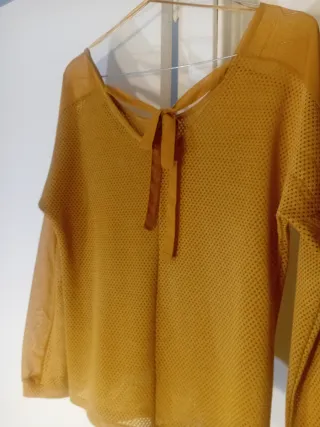 Blusa amarilla manga larga ,usado  una vez