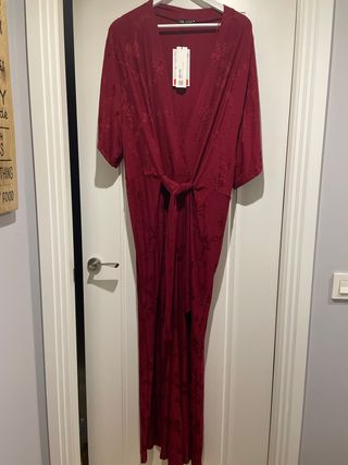 Mono rojo de fiesta con cinturón