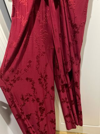 Mono rojo de fiesta con cinturón