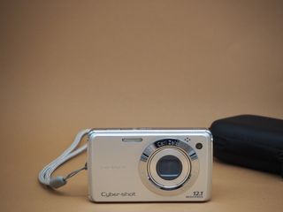 Sony Cyber-shot DSC-W210 Cámara Y2K