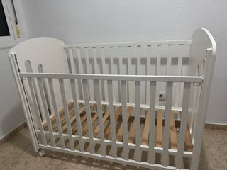 Culla in legno bianco con orsetto