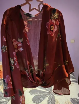 Blusa corta floral Primark talla 46