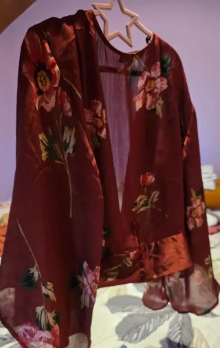 Blusa corta floral Primark talla 46