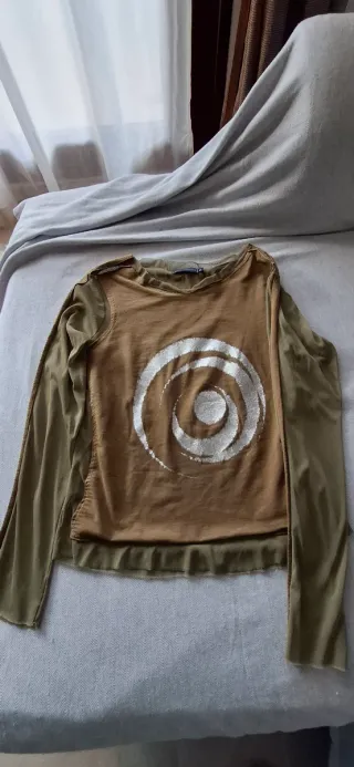 Camiseta manga larga marrón y verde