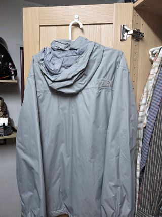 Chubasquero The North Face gris
