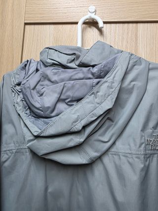 Chubasquero The North Face gris