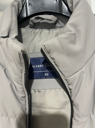 Chaleco gris Álvaro Moreno