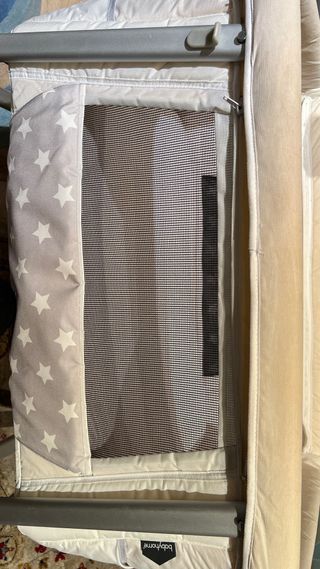 Mini cuna Babyhome con colchón y accesorios