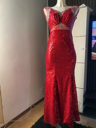 Abito rosso scintillante con paillettes