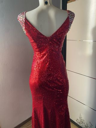 Abito rosso scintillante con paillettes
