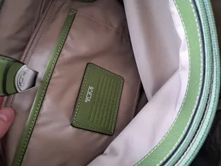 Bolso Tote Piel Grande marca Tumi Verde