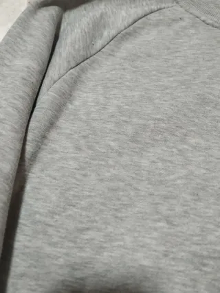 Sudadera gris