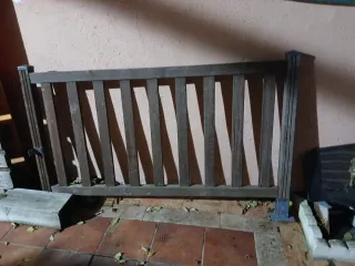 Valla de jardín de madera y metal