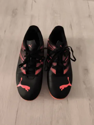 Zapatillas Fútbol Sala Puma Negras y Rosas