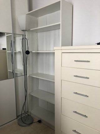 Estantería blanca de madera