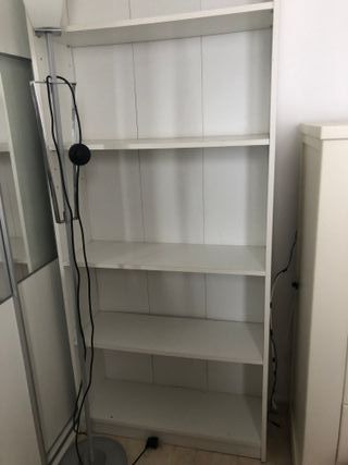 Estantería blanca de madera