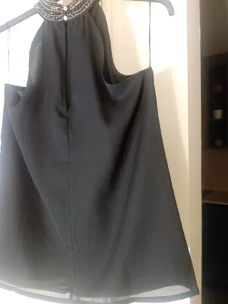 Blusa negra con pedrería,prácticamente nueva