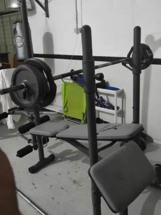 Máquina de pesas multifunción con barras y pesas