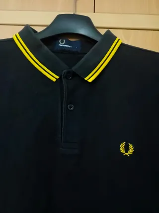 Polo Fred Perry Negro y Amarillo