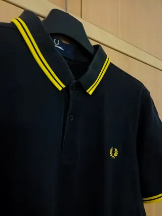 Polo Fred Perry Negro y Amarillo