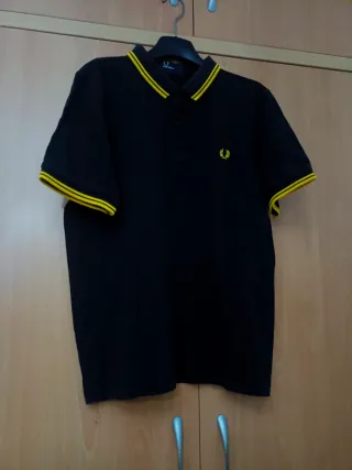 Polo Fred Perry Negro y Amarillo