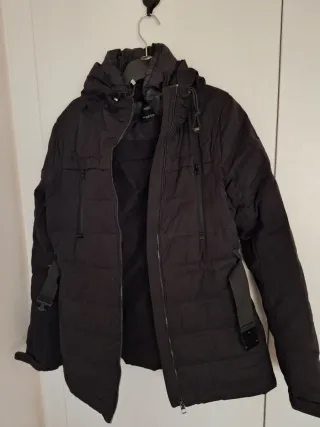 Chaquetón de plumas negro