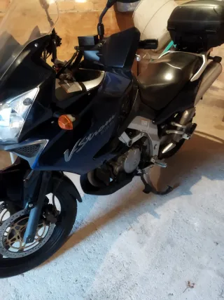 Suzuki V-Strom DL 1000 Moto