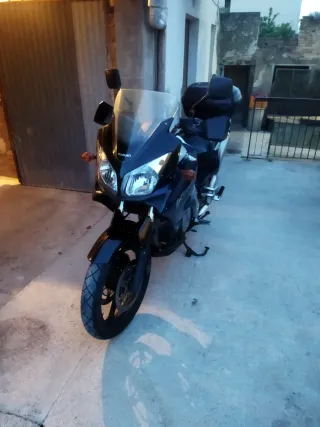 Suzuki V-Strom DL 1000 Moto