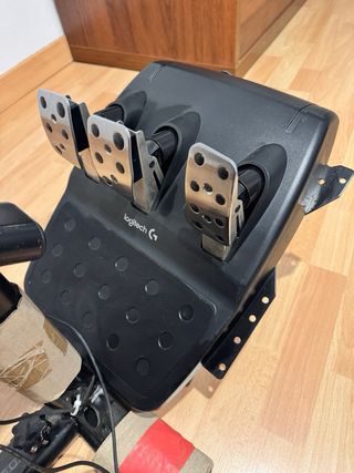 Playseat + Volante y Pedales Logitech G29