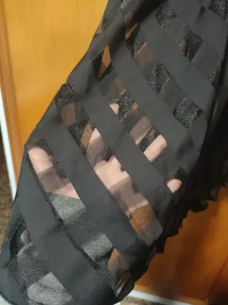Falda midi negra con estampado