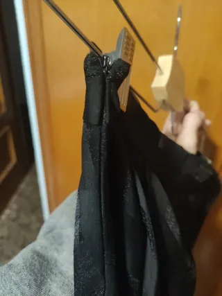 Falda midi negra con estampado