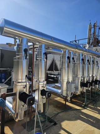 Aislamiento térmico para tuberías y equipos