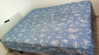 Colchón de muelles con base tapizada sin patas