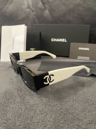 Occhiali da sole Chanel neri e bianchi
