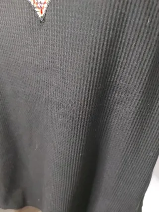 Camiseta tirantes con bordado V