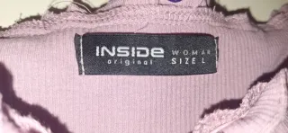 Top lencero rosa con volantes.